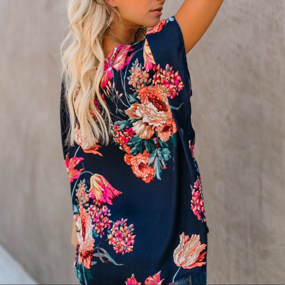 👑Best seller 👑Cross your mind knot floral top - Picture 5 of 6